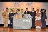 Hosts Louis CHEUNG & Ella KOON, posed for a group photo with officiating guests after the launching ceremony