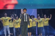 林子祥為綜藝晚會擔任壓軸表演嘉賓，高歌一曲《憑着愛》將活動推至高潮。