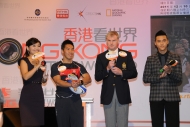 陳偉霆為紀錄片系列《香港看世界》旁白，啓播活動上與拳擊高手交流。