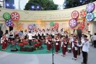 音樂會開始前, 香港警察樂隊為觀眾演奏多首聖誕歌曲。