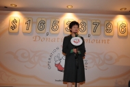 發展局局長林鄭月娥在會上致辭時讚揚港人熱心公益，二十四年來一直支持「愛心聖誕大行動」。