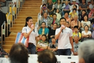 黎燕珊及張國強和70多名觀眾齊玩「2012立法會選舉Yes or No」問答遊戲，令現場氣氛升溫。