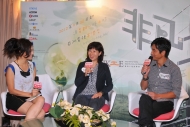 港台《非凡工程夢》首映會司儀董敏莉（左一）、范振鋒（右一）訪問工程顧問公司董事周健德工程師（左二）有關香港女性工程師的機遇以及其夢想。