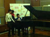 徐偉賢為數碼台演唱節目主題曲《有聲好書》。