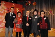 左起：元海、譚倩紅、李居明、南鳳及任冰兒出席《2012年梨園十大要聞選舉結果揭曉典禮》。 