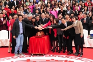 Guests including (L-R) Selina CHONG, Ricky WONG, Kit SZETO, K.K. YEUNG, Bianca MA, S.K. CHEONG, Roy TANG, James SHING, Rita CHAN, Jessie XUE, Janice LEE, Ronald CHIU, Carol YU, Francis MAK and Leonia TAI had a traditional 