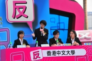 香港中文大學代表展現出色辯才，羅霜寧同學（右一）更榮膺「最佳辯論員」。