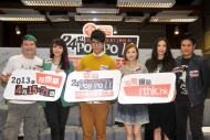 港台二台DJ李志剛、Angela與白原顥與歌手官恩娜、林欣彤及許廷鏗呼籲樂迷網上投票，選出香港最受歡迎的外語歌曲和音樂人。
