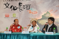 文化研討會上，（左起）諸葛議、班文玉及香港中文大學人類學系系主任張展鴻教授探討當代中華文化。