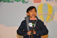 去年《全港兒童故事演講比賽》初小組冠軍得主張殷碩即場演繹得獎故事《三個願望》作示範，贏得台下熱烈的掌聲。