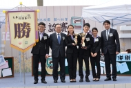 香港樹仁大學代表辯才出眾，許嘉勤同學（左一）更獲頒「最佳辯論員」獎項。 