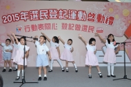 8位幼稚園學生送上窩心歌舞，慶祝母親節。