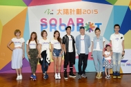 馮允謙、Super Girls、Keicy妹妹與三位主持以Catwalk形式展示「太陽計劃2015」的主題T-shirt。