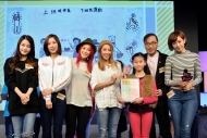 「職安健大使」Super Girls為比賽頒發小學組的冠、亞、季軍及「網上最受歡迎設計獎」。
