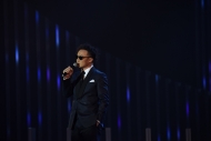 陳奕迅於會上深情演繹「全球華人至尊金曲獎」的得獎作品《四季》。