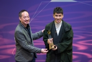 林奕匡（右）獲頒「CASH最佳創作歌手獎」。