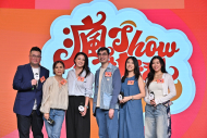 廖碧兒坦言是《瘋Show快活人》的忠實聽眾，得知多年好友阮德鏘即將加盟主持，今日特意到場支持，並且透露凍齡養生的秘訣，為節目環節「要靚又要長命」揭開序幕。
